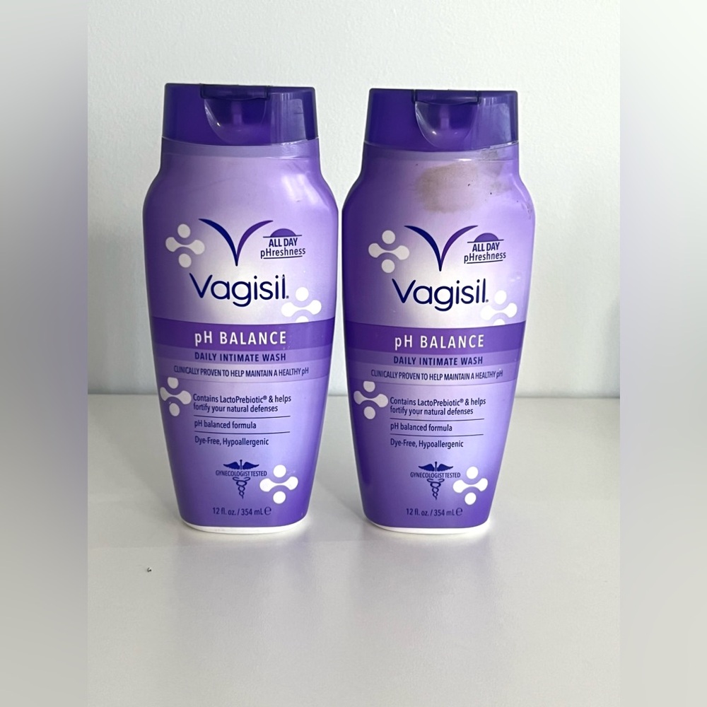 Vagisil Feminine Wash Hypoallergenic PH Balance 12oz Each Bottle Lot of 2